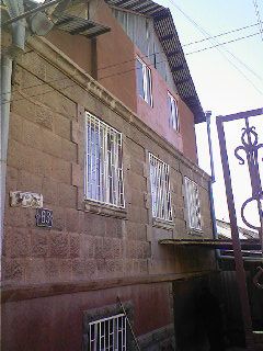Дом Ереван, район Эребуни, ул. Нор-Ареш 3 5, Армения, 350 м² - фото 1