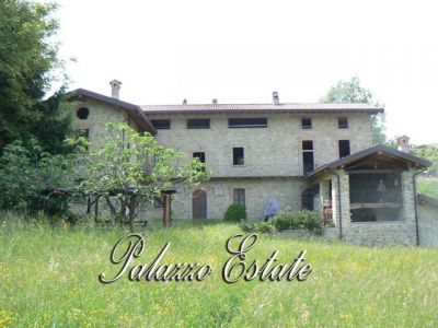 Дом у озера Комо, Италия, 670 м² - фото 1