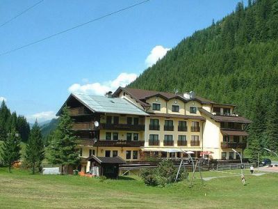 Отель, гостиница Райт у Китцбюэля, Австрия, 2 800 м2 - фото 1