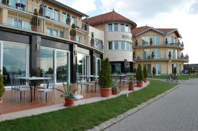 Отель, гостиница Balaton, Венгрия, 6 330 м2 - фото 1