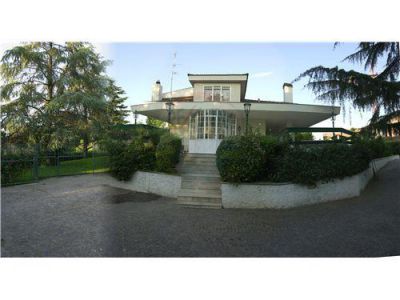 Особняк в Риме, Италия, 500 м² - фото 1
