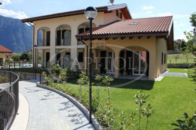Квартира у озера Комо, Италия, 56 м² - фото 1