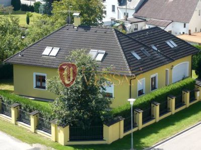 Дом в Ческе-Будеёвице, Чехия, 300 м² - фото 1