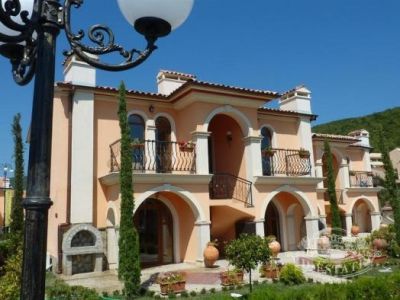 Дом в Елените, Болгария, 217 м² - фото 1