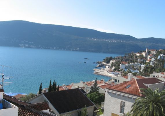 Апартаменты в Херцег-Нови, Черногория, 40 м² - фото 1