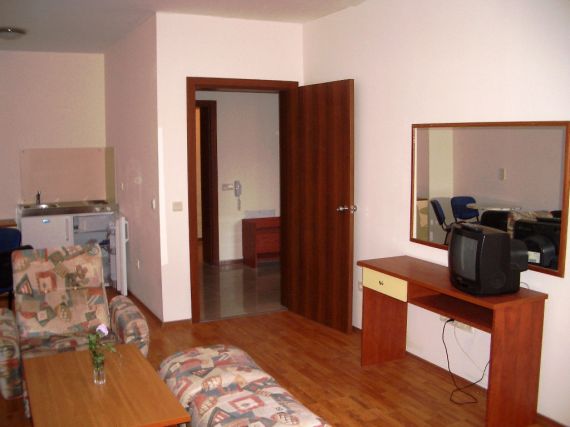 Квартира в Святых Константине и Елене, Болгария, 74 м² - фото 1