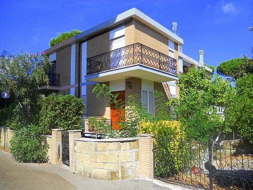 Вилла в Сан-Феличе-Чирчео, Италия, 75 м² - фото 1