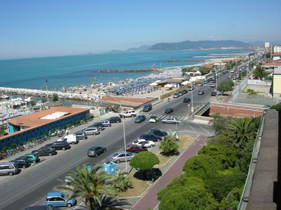 Вилла в Форте деи Марми, Италия, 200 м² - фото 1