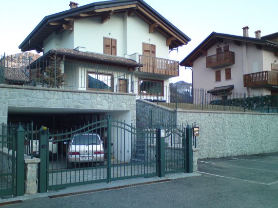 Вилла у озера Комо, Италия, 350 м² - фото 1