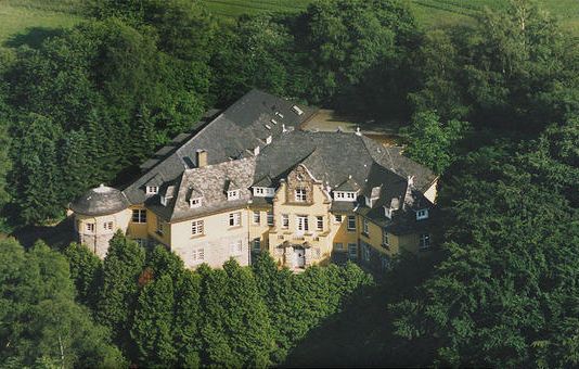 Замок в Дюссельдорфе, Германия, 1 500 м² - фото 1