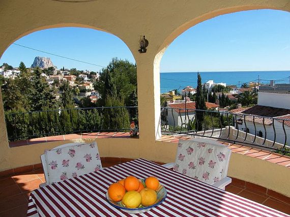 Вилла в Кальпе, Испания, 295 м² - фото 1