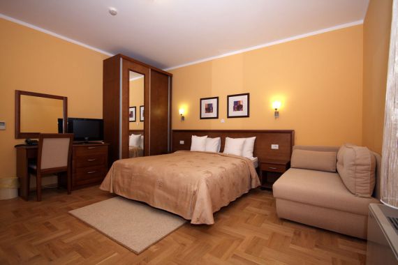 Отель, гостиница в Бечичи, Черногория, 1 000 м2 - фото 1