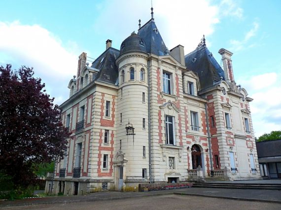 Замок в землях Луары, Франция, 1 587 м2 - фото 1