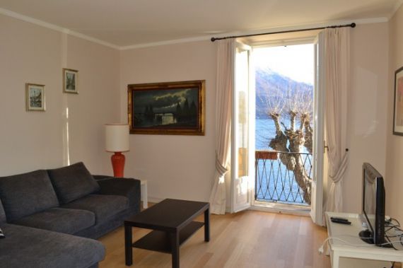 Апартаменты у озера Комо, Италия, 300 м2 - фото 1