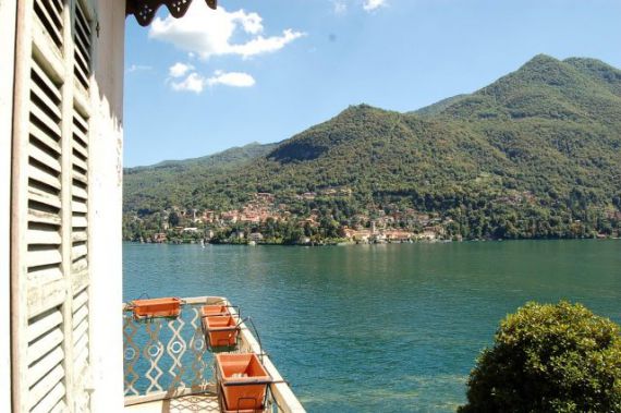 Вилла у озера Комо, Италия, 500 м2 - фото 1