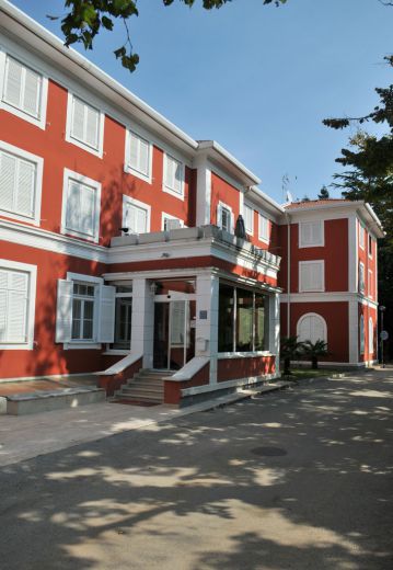 Отель, гостиница в Умаге, Хорватия, 1 000 м2 - фото 1
