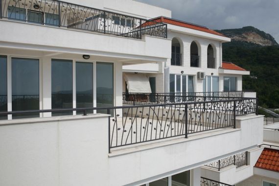 Апартаменты в Херцег-Нови, Черногория, 150 м2 - фото 1