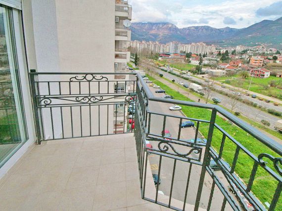 Квартира в Баре, Черногория, 62 м2 - фото 1