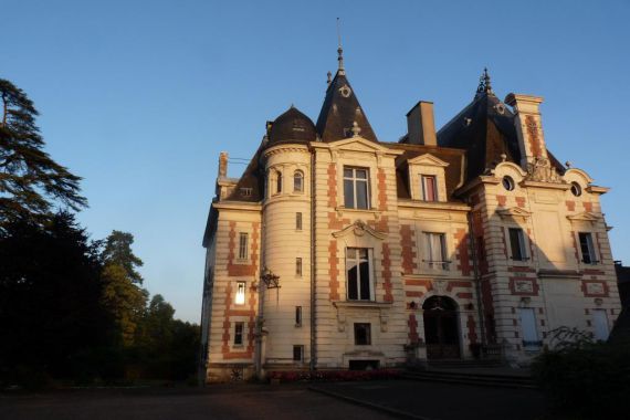 Замок в землях Луары, Франция, 3 000 м2 - фото 1