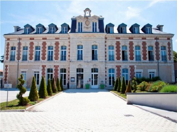 Отель, гостиница в Бордо, Франция, 1 540 м2 - фото 1