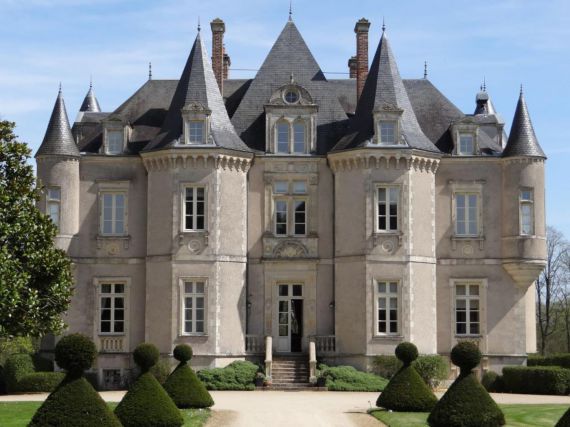 Замок в землях Луары, Франция, 900 м2 - фото 1