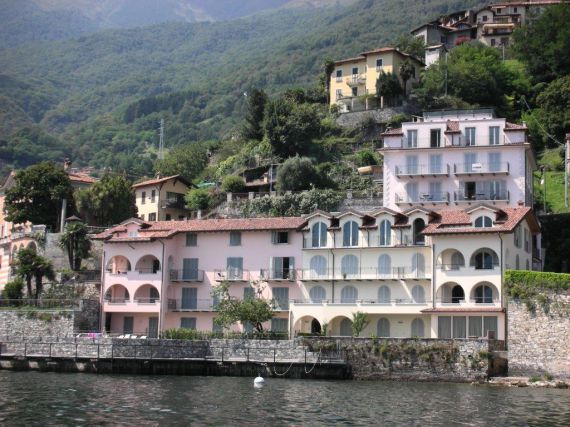 Квартира у озера Комо, Италия, 50 м2 - фото 1