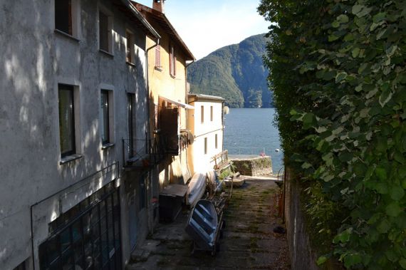 Апартаменты у озера Комо, Италия, 100 м2 - фото 1