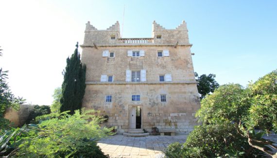 Замок в Зуррике, Мальта, 8 000 м2 - фото 1
