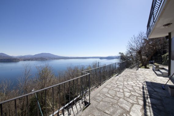 Вилла у озера Маджоре, Италия, 127 м2 - фото 1