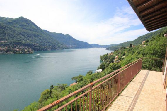 Вилла у озера Комо, Италия, 240 м2 - фото 1