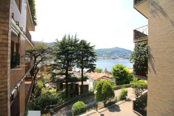 Апартаменты у озера Комо, Италия, 165 м2 - фото 1