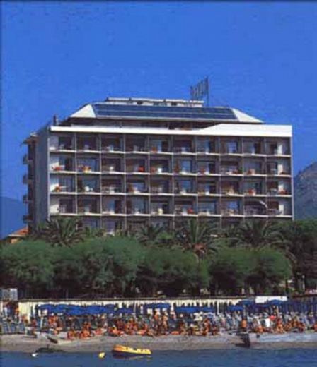 Отель, гостиница Лигурия, Италия, 5 000 м2 - фото 1