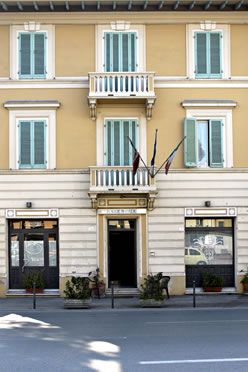 Отель, гостиница в Виареджо, Италия, 400 м2 - фото 1