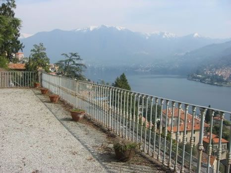 Вилла у озера Комо, Италия, 500 м2 - фото 1