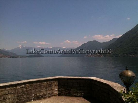 Вилла у озера Комо, Италия, 350 м2 - фото 1
