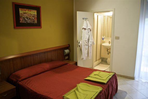 Отель, гостиница в Римини, Италия - фото 1