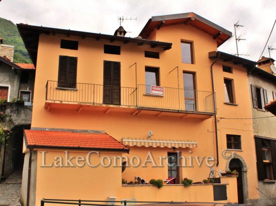 Квартира у озера Комо, Италия, 100 м2 - фото 1