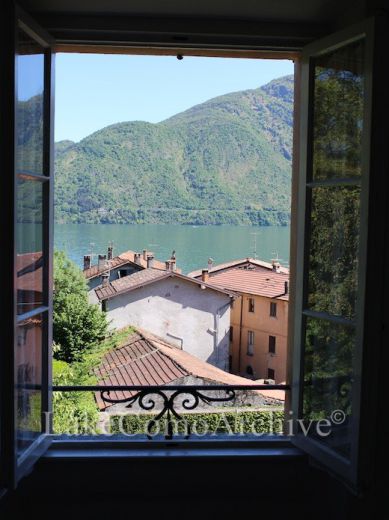 Квартира у озера Комо, Италия, 80 м2 - фото 1