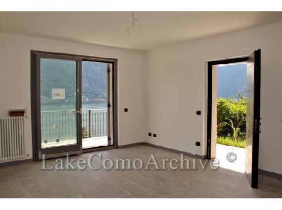 Квартира у озера Комо, Италия, 66 м2 - фото 1