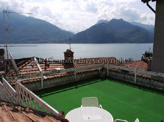 Квартира у озера Комо, Италия, 200 м2 - фото 1