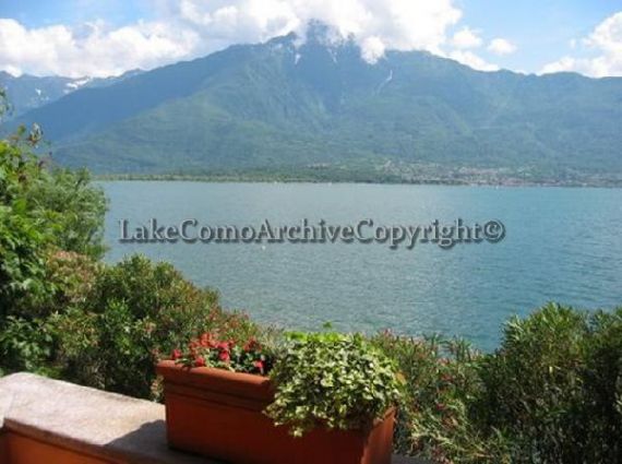 Вилла у озера Комо, Италия, 1 000 м2 - фото 1