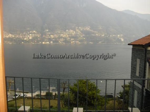 Вилла у озера Комо, Италия, 104 м2 - фото 1