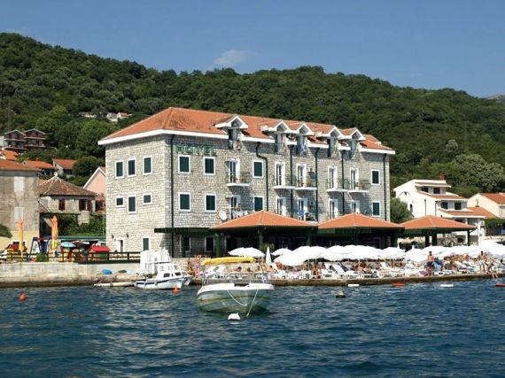 Отель, гостиница в Херцег-Нови, Черногория, 1 000 м2 - фото 1