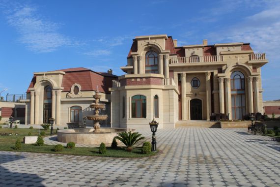 Особняк в Баку, Азербайджан, 1 745 м2 - фото 1