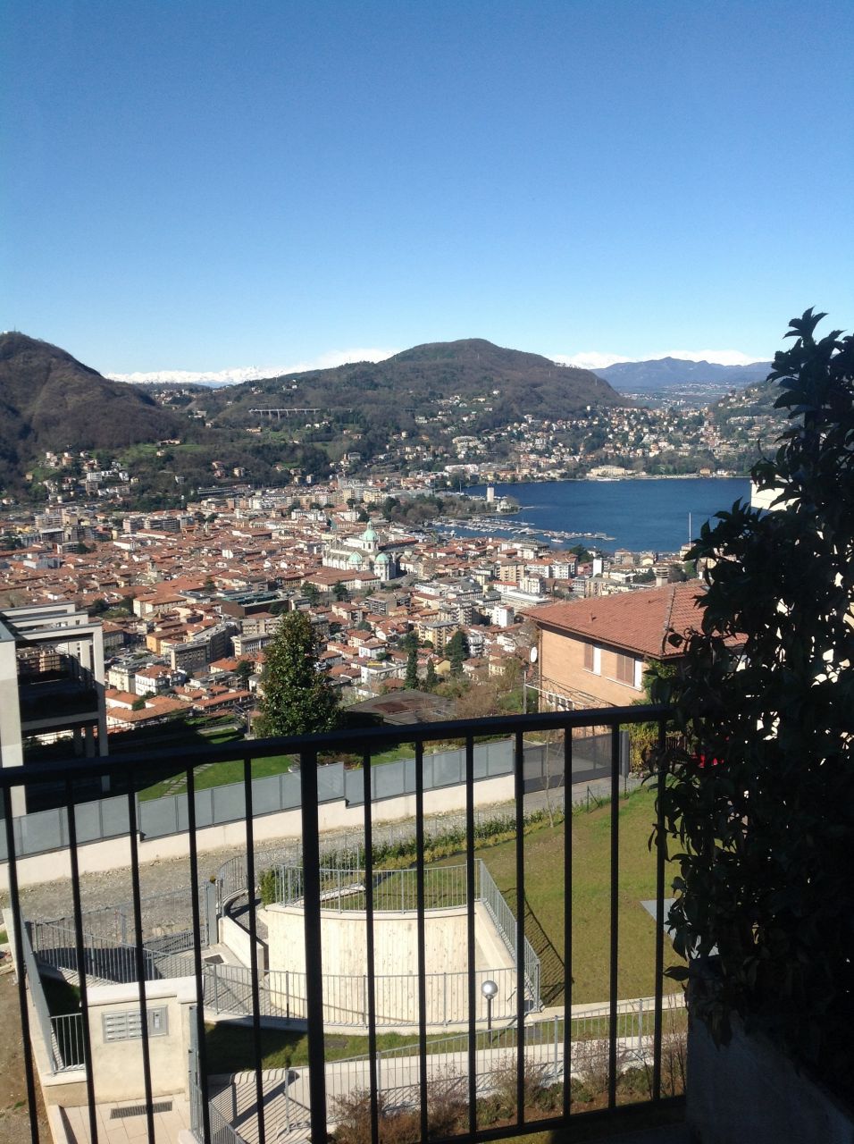 Апартаменты у озера Комо, Италия, 95 м2 - фото 1