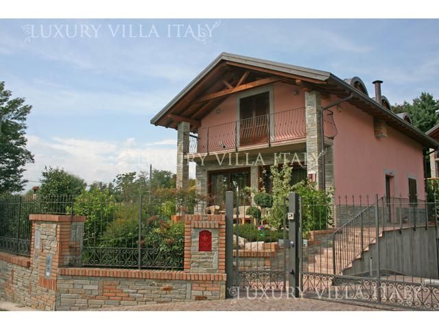 Дом у озера Маджоре, Италия, 306 м2 - фото 1