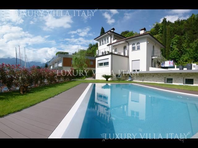 Дом у озера Гарда, Италия, 320 м² - фото 1