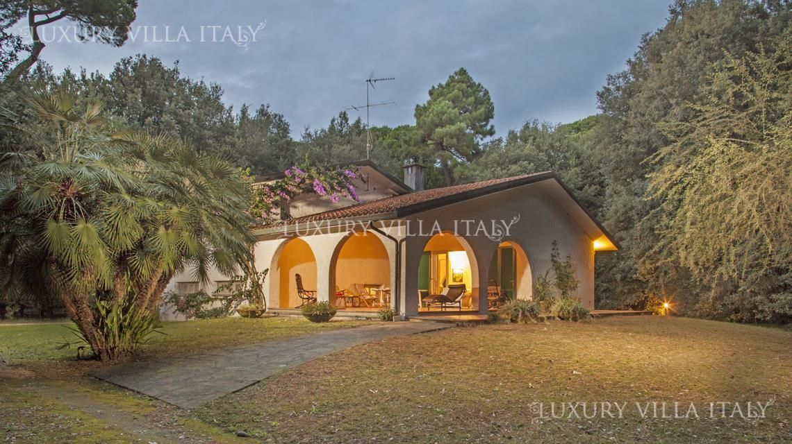 Дом в Марина ди Пьетрасанта, Италия, 230 м2 - фото 1