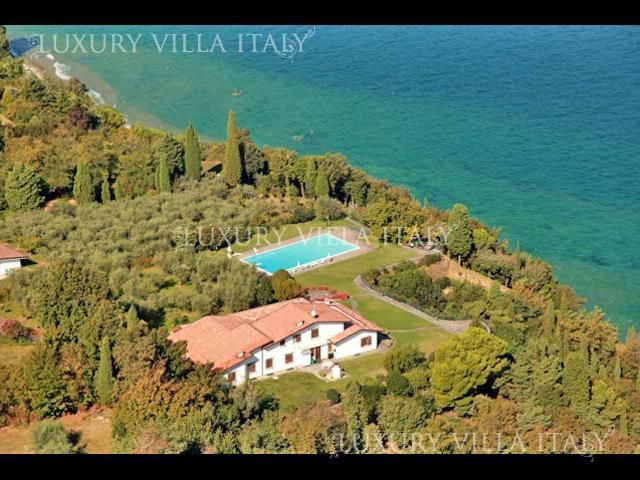 Дом у озера Гарда, Италия, 580 м2 - фото 1