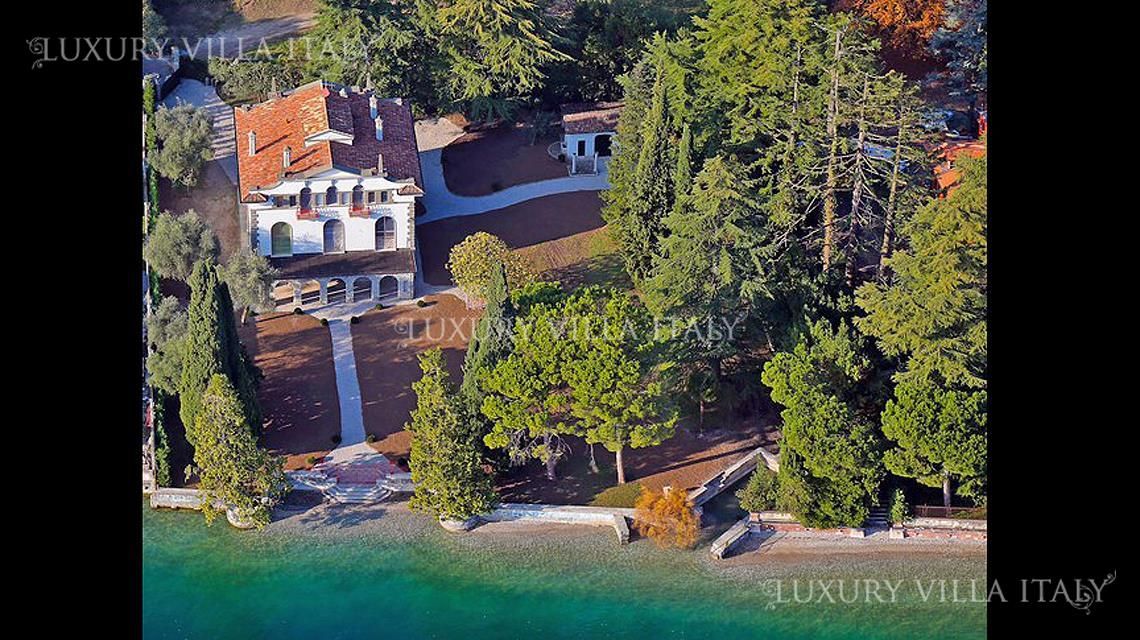 Дом у озера Гарда, Италия, 800 м2 - фото 1